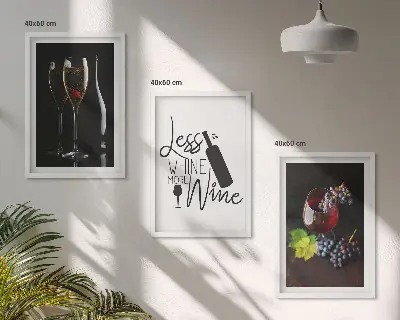 Zestaw obrazów do salonu z motywem kieliszków wina, winogron i napisu