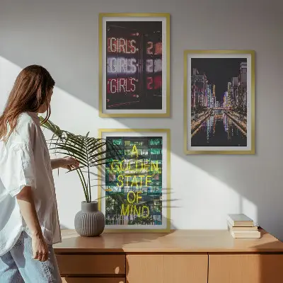 Zestaw obrazów do salonu Neonowe napisy rzeka nocą