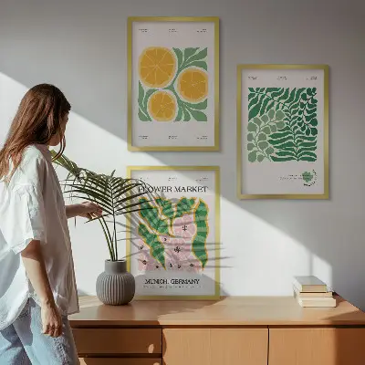 Kompozycja obrazów na ścianę z motywami owoców i roślin w pastelowych kolorach