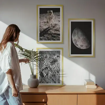 Kompozycja obrazów na ścianę z motywem astronauty na Księżycu