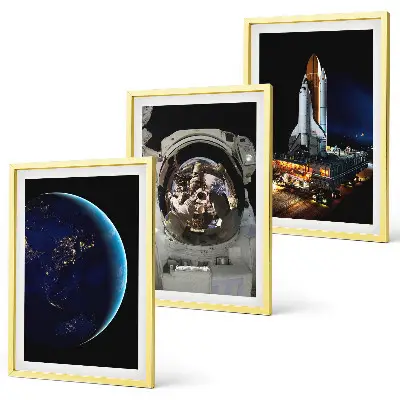 Zestaw obrazów do salonu z motywem kosmosu z ziemią astronautą i rakietą