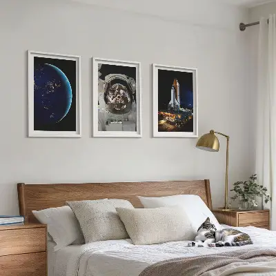 Zestaw obrazów do salonu z motywem kosmosu z ziemią astronautą i rakietą