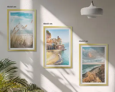 Zestaw obrazów do salonu przedstawiający krajobrazy plaży, klifów i miasta