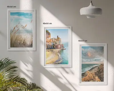 Zestaw obrazów do salonu przedstawiający krajobrazy plaży, klifów i miasta