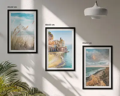 Zestaw obrazów do salonu przedstawiający krajobrazy plaży, klifów i miasta