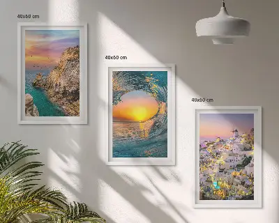 Zestaw 3 obrazów do salonu przedstawiający morskie fale i białe domy z Santorini