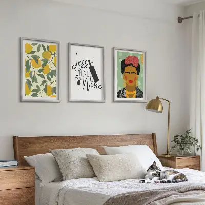 Kompozycja obrazów na ścianę cytryny, wino i portret Fridy