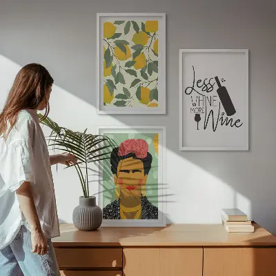 Kompozycja obrazów na ścianę cytryny, wino i portret Fridy