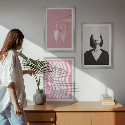 Zestaw obrazów do salonu stylowy portret z motywem relaksu przy szampanie