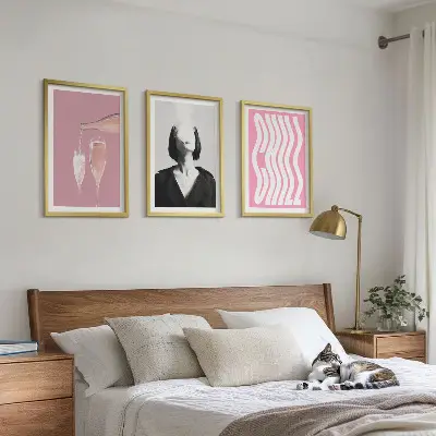 Zestaw obrazów do salonu stylowy portret z motywem relaksu przy szampanie