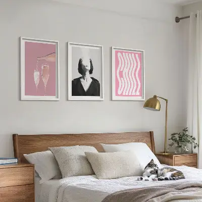 Zestaw obrazów do salonu stylowy portret z motywem relaksu przy szampanie