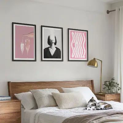 Zestaw obrazów do salonu stylowy portret z motywem relaksu przy szampanie
