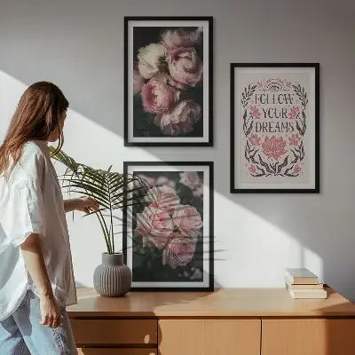Kompozycja obrazów na ścianę vintage róże z napisem marzenia
