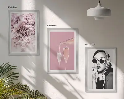 Zestaw obrazów do salonu motyw kwiatów róż i eleganckiej damy