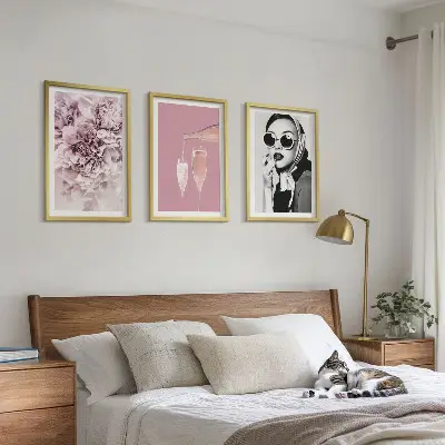 Zestaw obrazów do salonu motyw kwiatów róż i eleganckiej damy