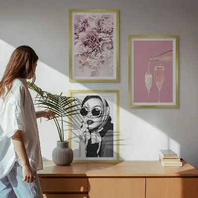 Zestaw obrazów do salonu motyw kwiatów róż i eleganckiej damy