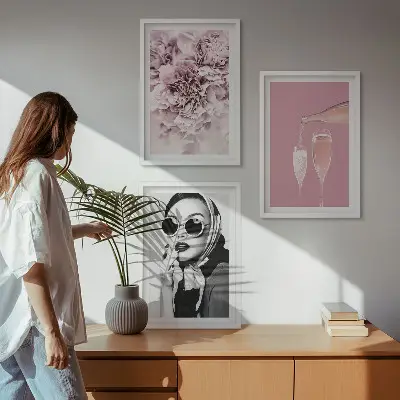 Zestaw obrazów do salonu motyw kwiatów róż i eleganckiej damy