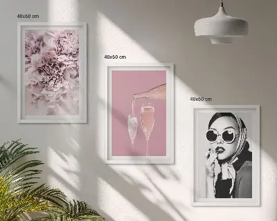 Zestaw obrazów do salonu motyw kwiatów róż i eleganckiej damy