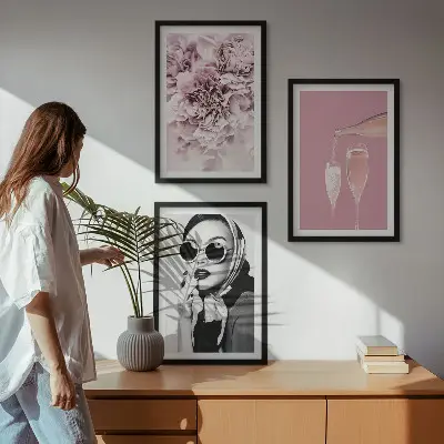 Zestaw obrazów do salonu motyw kwiatów róż i eleganckiej damy