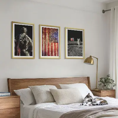 Kompozycja obrazów na ścianę z motywem amerykańskich symboli oraz flagi USA