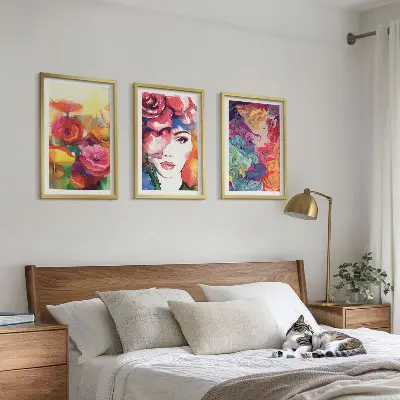 Zestaw 3 obrazów do salonu kwiaty i portret kobiety w intensywnych barwach