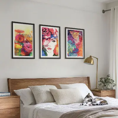 Zestaw 3 obrazów do salonu kwiaty i portret kobiety w intensywnych barwach