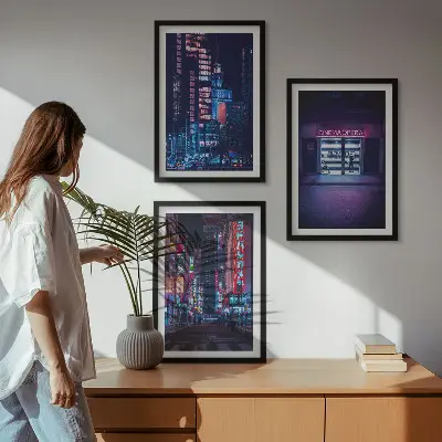 Kompozycja obrazów na ścianę nocne miasto z neonowym wejściem