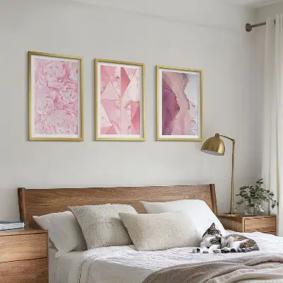 Zestaw 3 różowych obrazów geometryczne piwonie do salonu zestaw 3 sztuk