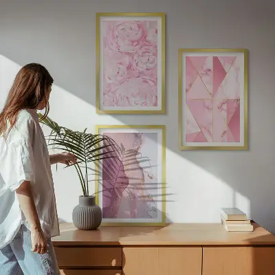 Zestaw 3 różowych obrazów geometryczne piwonie do salonu zestaw 3 sztuk