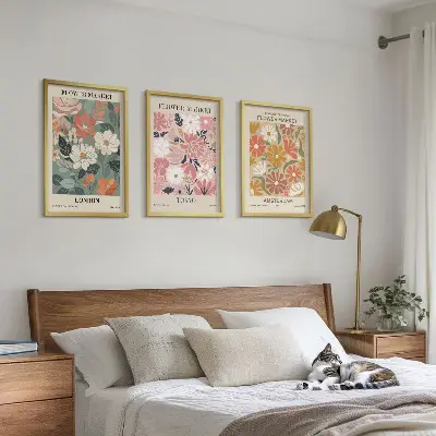 Kompozycja obrazów na ścianę z motywem kwiatowych wzorów w stylu Londyn Tokio Amsterdam
