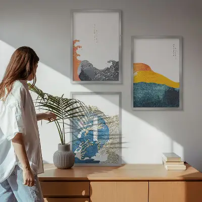 Kompozycja obrazów na ścianę z grafiką w japońskim stylu