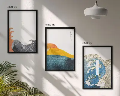 Kompozycja obrazów na ścianę z grafiką w japońskim stylu