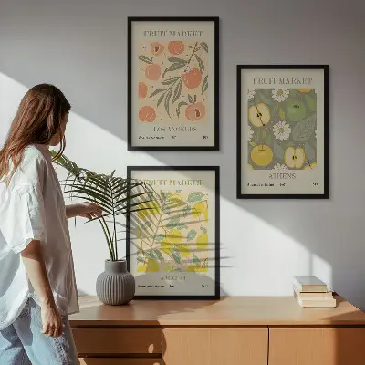 Kompozycja obrazów na ścianę z owocowymi wzorami w stylu retro