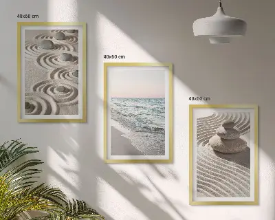 Zestaw obrazów do salonu fale, piasek, woda i kamienie na plaży