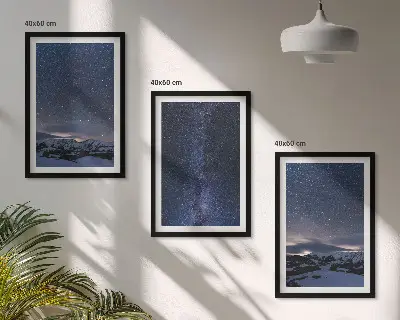 Kompozycja obrazów na ścianę z motywem nocnego nieba, gór i gwiazd