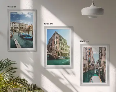 Zestaw 3 obrazów do salonu z motywem architektury kanałów w Wenecji