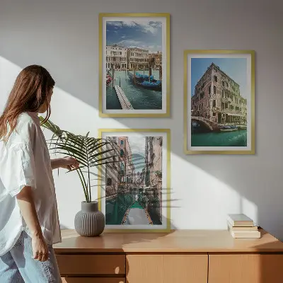 Zestaw 3 obrazów do salonu z motywem architektury kanałów w Wenecji