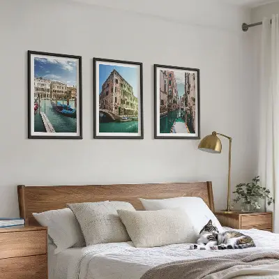 Zestaw 3 obrazów do salonu z motywem architektury kanałów w Wenecji