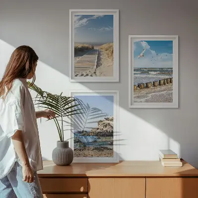 Zestaw 3 obrazów do salonu plaża z drewnianą ścieżką i klifami