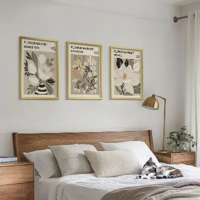 Kompozycja obrazów na ścianę Kwiaty retro z miast świata