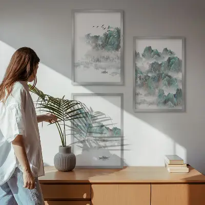Zestaw 3 obrazów do salonu z górami, chmurami, ptakami i łodzią w stylu japandi