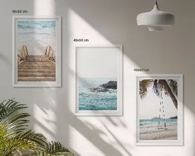 Zestaw obrazów do salonu przedstawiający schody na plaży z widokiem na morze i huśtawkę