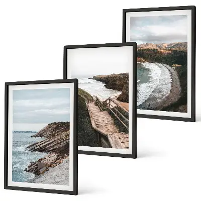 Zestaw obrazów do salonu z widokiem na klify i plażę