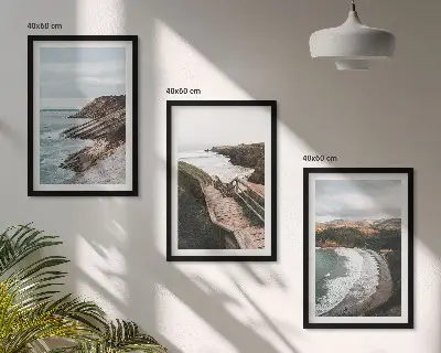 Zestaw obrazów do salonu z widokiem na klify i plażę