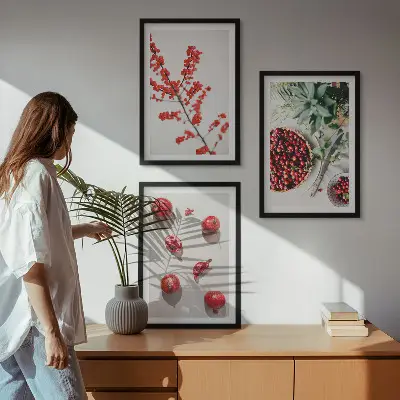 Zestaw 3 obrazów do salonu czerwone owoce i rośliny w stylu minimalistycznym