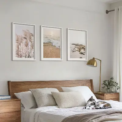 Zestaw 3 obrazów do salonu z plażowymi trawami, falami i kamieniami w stylu boho
