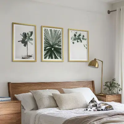 Zestaw obrazów do salonu z motywem zielonych roślin w stylu minimalistycznym
