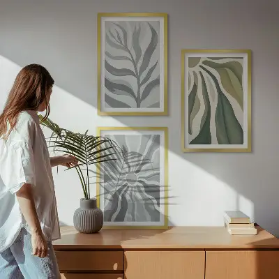 Zestaw obrazów do salonu z roślinnymi wzorami w kolorze zieleni