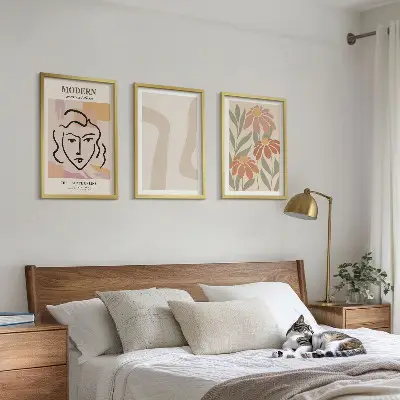 Nowoczesne abstrakcje z kobietą zestaw 3 obrazów do salonu