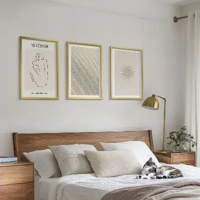 Zestaw obrazów do salonu minimalistyczne linie z motywem piasku i słońca